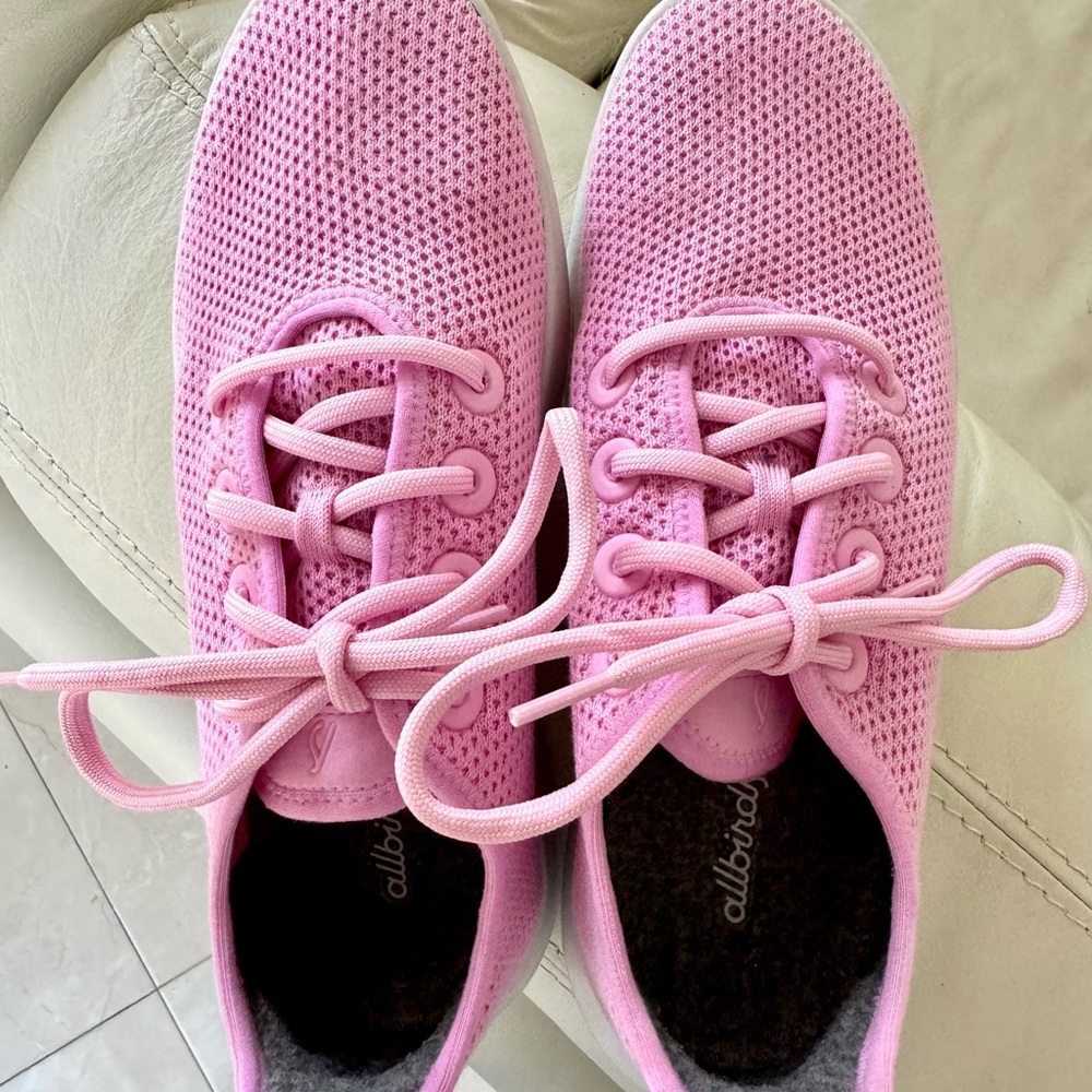 ALLBIRDS WOMEN's size 9 - Tree Runners - Buoyant Pink/Blizzard Sole